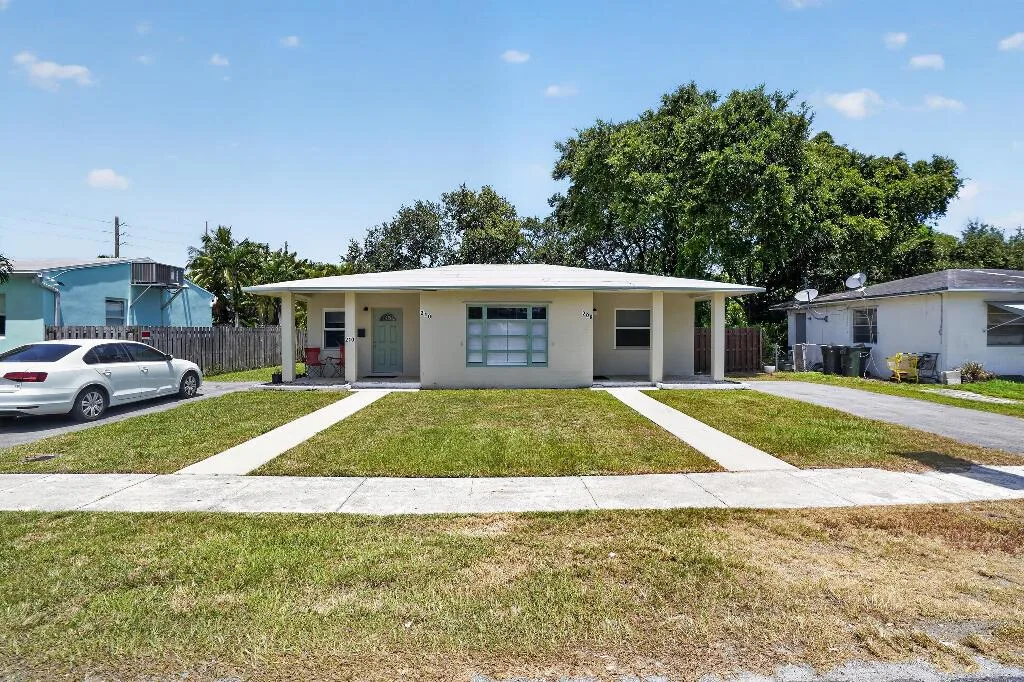208 SW 2ND Place # 1-2, Dania Beach, FL 33004