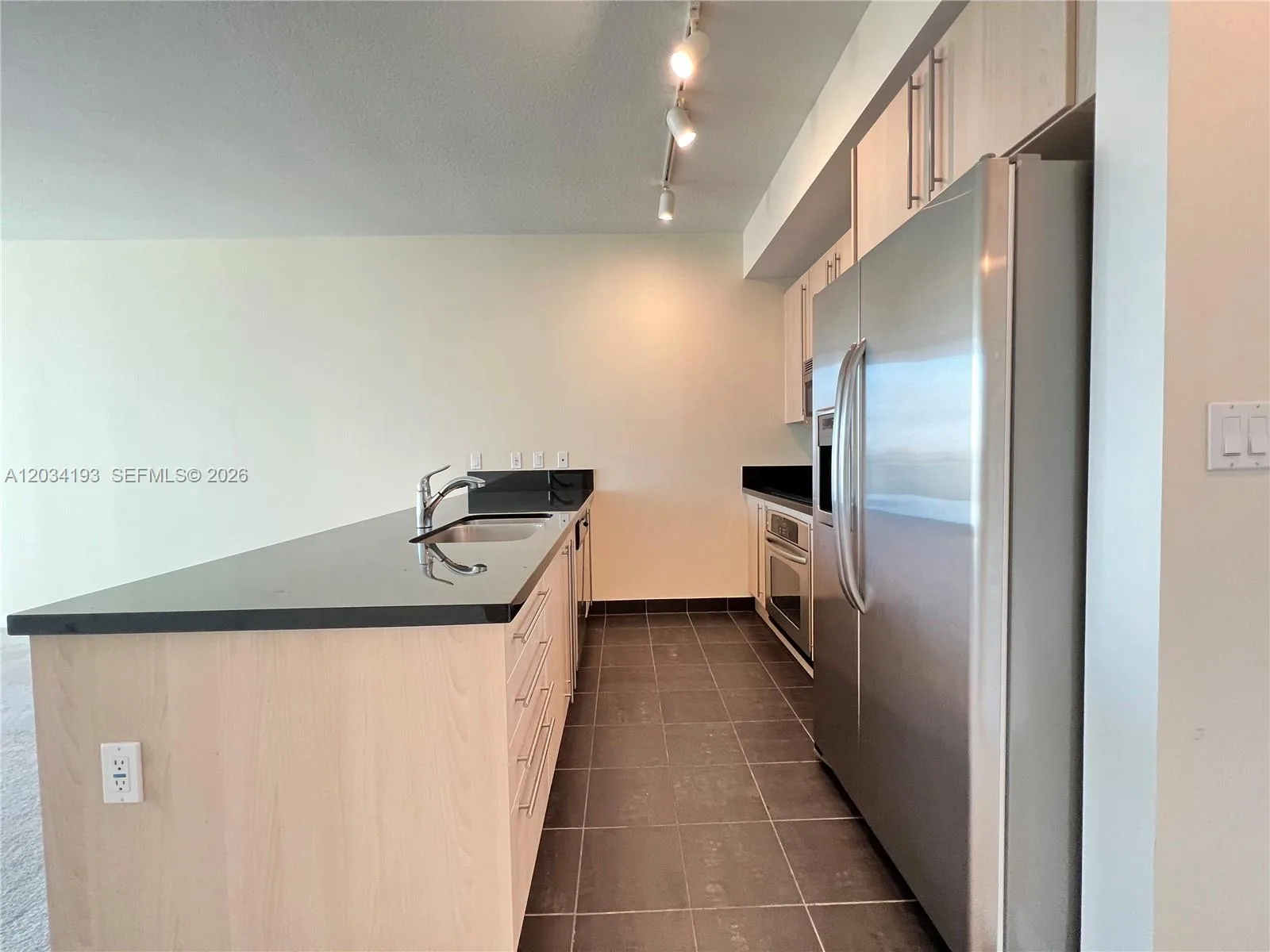 79 SW 12th St # 2502-S, Miami, FL 33130 photo 3