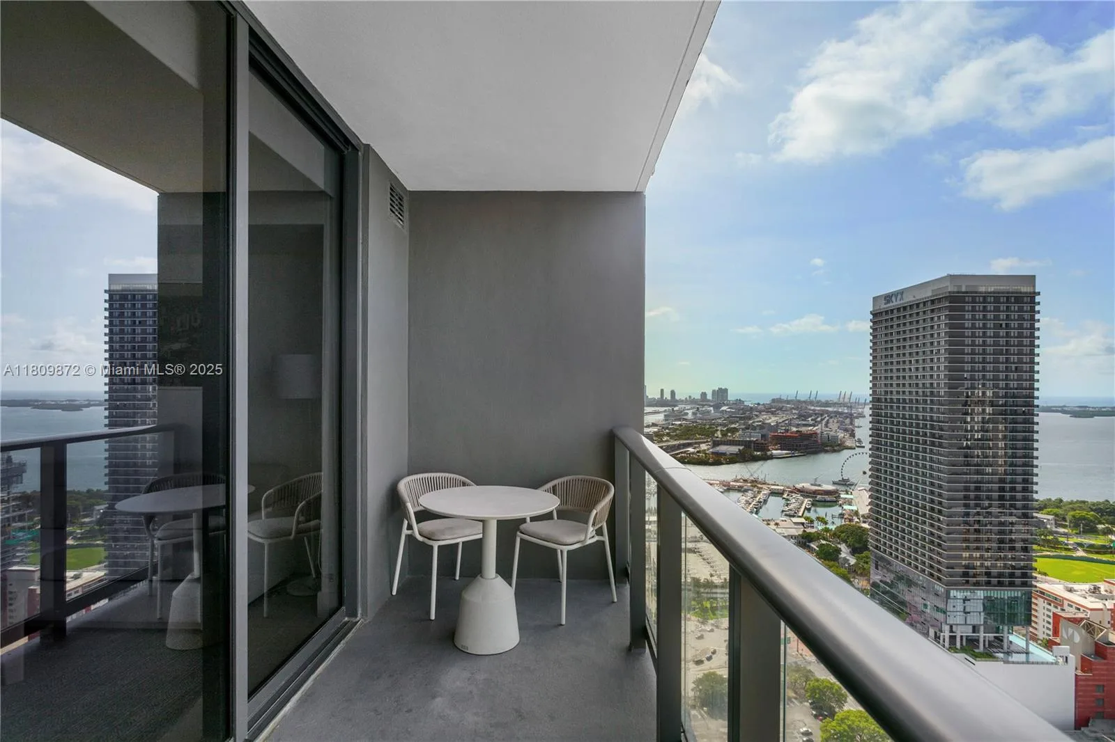 601 NE 1st St # 3907, Miami, FL 33132 photo 4