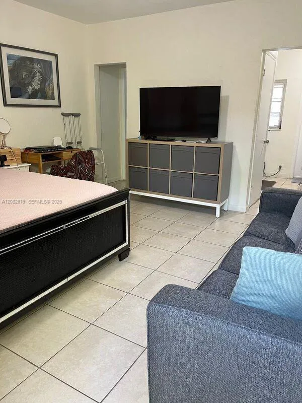 730 SW 10th St # 1, Miami, FL 33130