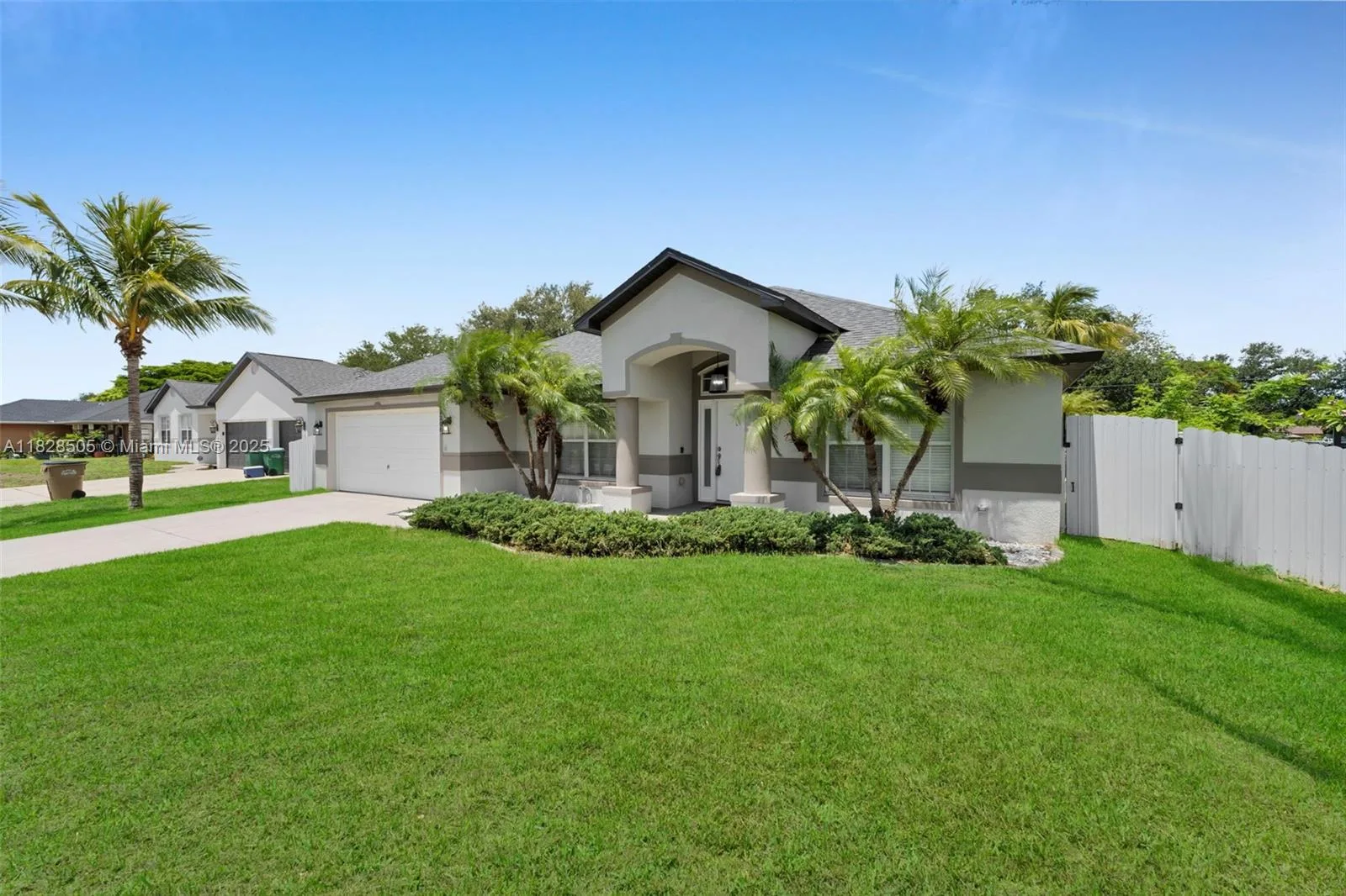 2206 NE 17th PL, Cape Coral, FL 33909 photo 2