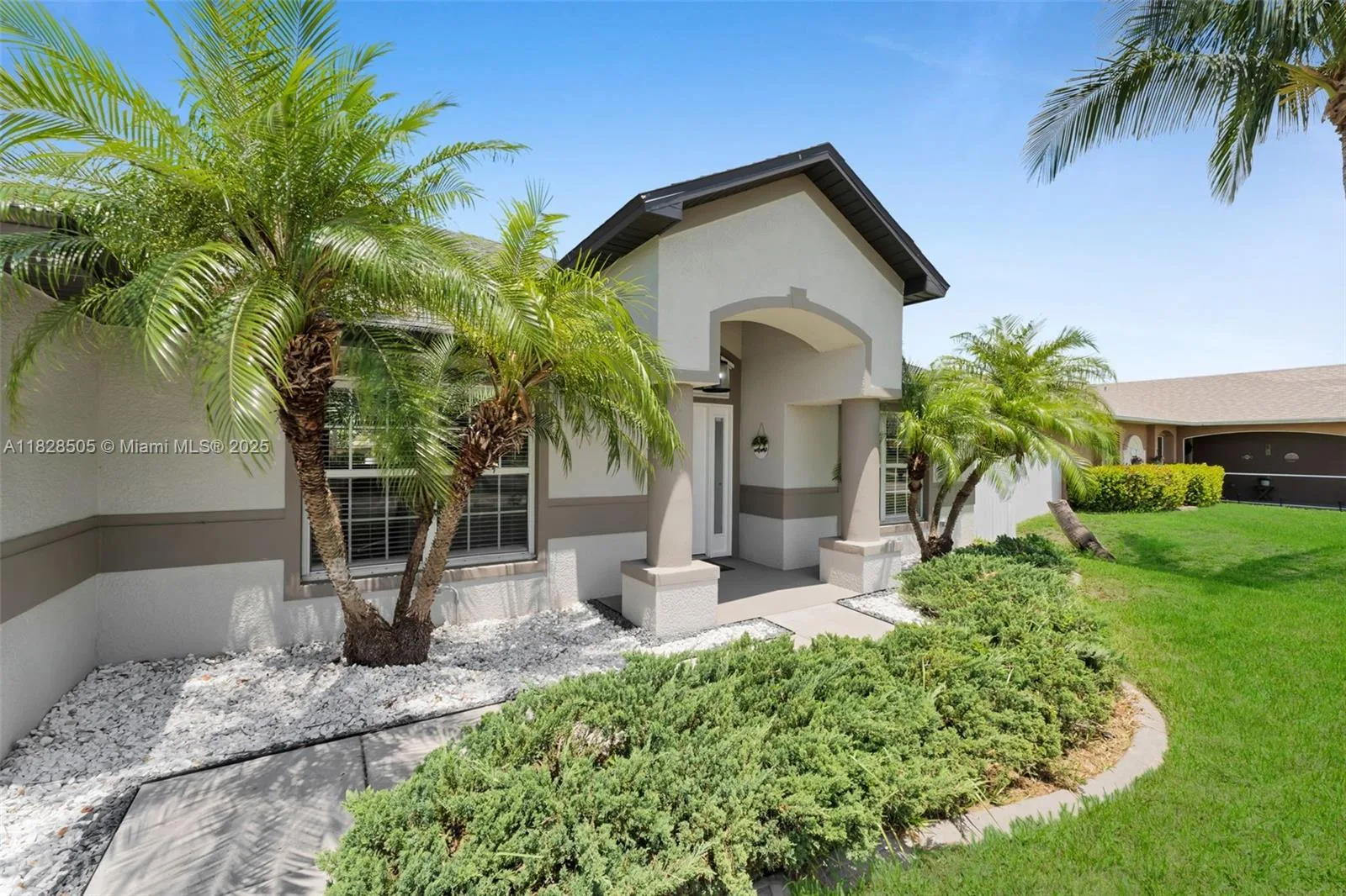 2206 NE 17th PL, Cape Coral, FL 33909 photo 4