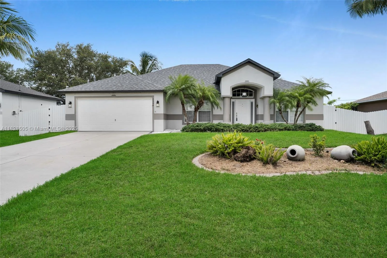 2206 NE 17th PL, Cape Coral, FL 33909 photo 5