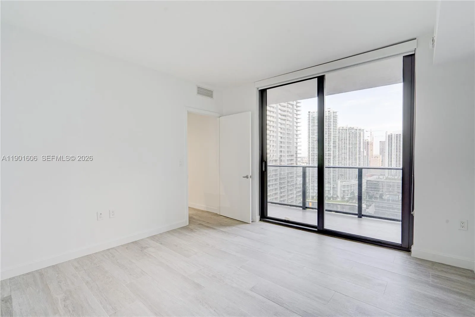45 SW 9th St # 2408, Miami, FL 33130 photo 10