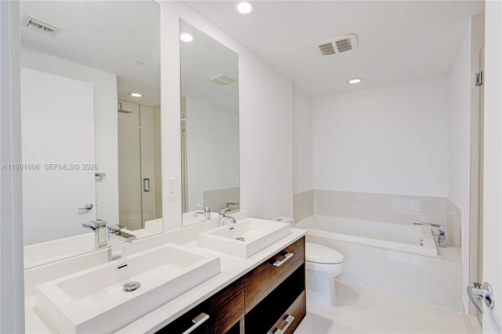 45 SW 9th St # 2408, Miami, FL 33130 photo 11