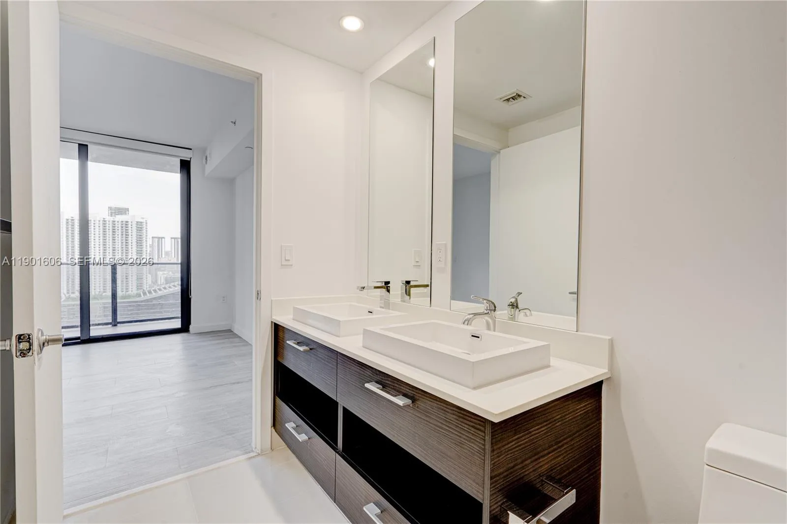 45 SW 9th St # 2408, Miami, FL 33130 photo 12