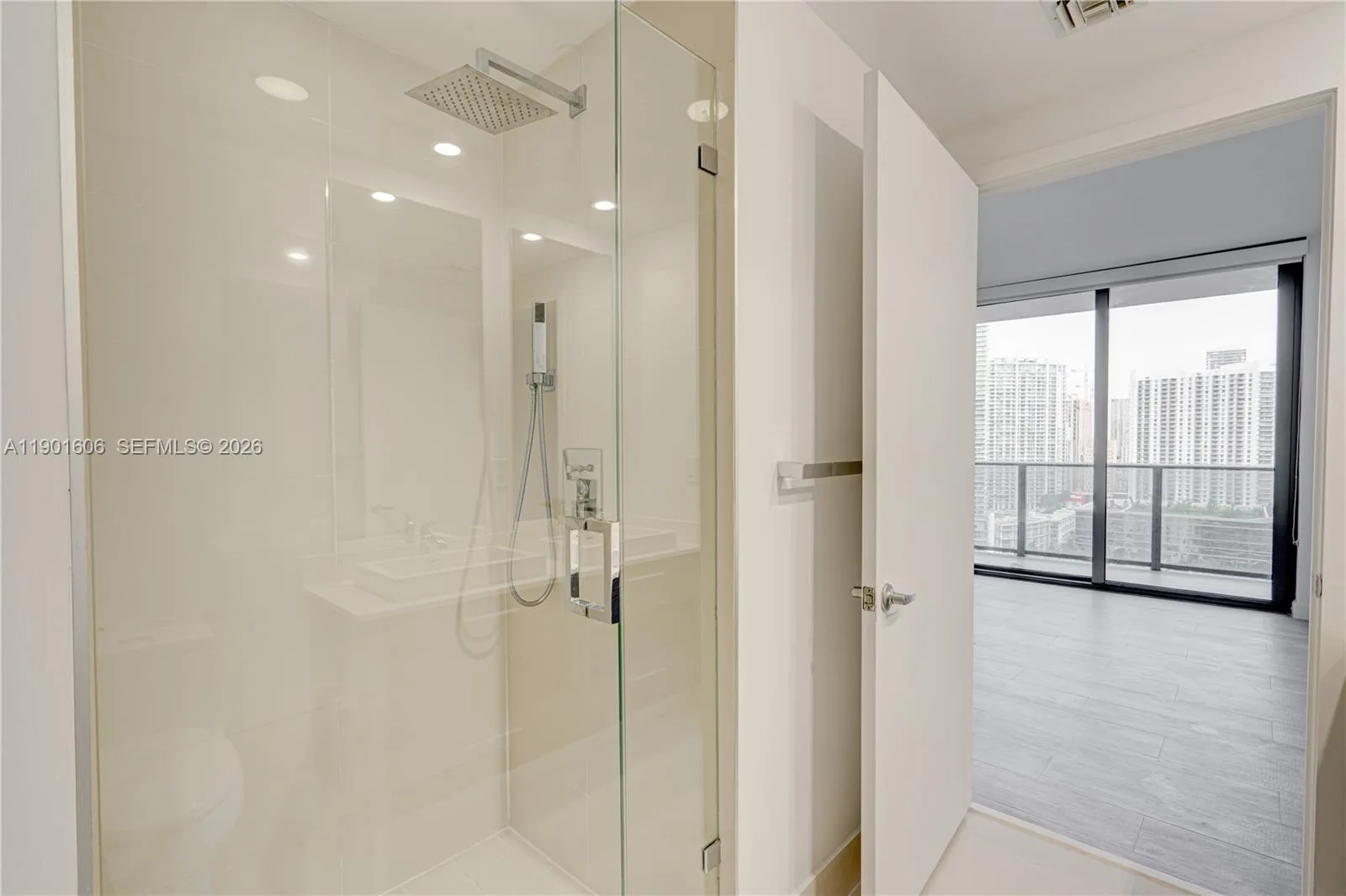 45 SW 9th St # 2408, Miami, FL 33130 photo 13