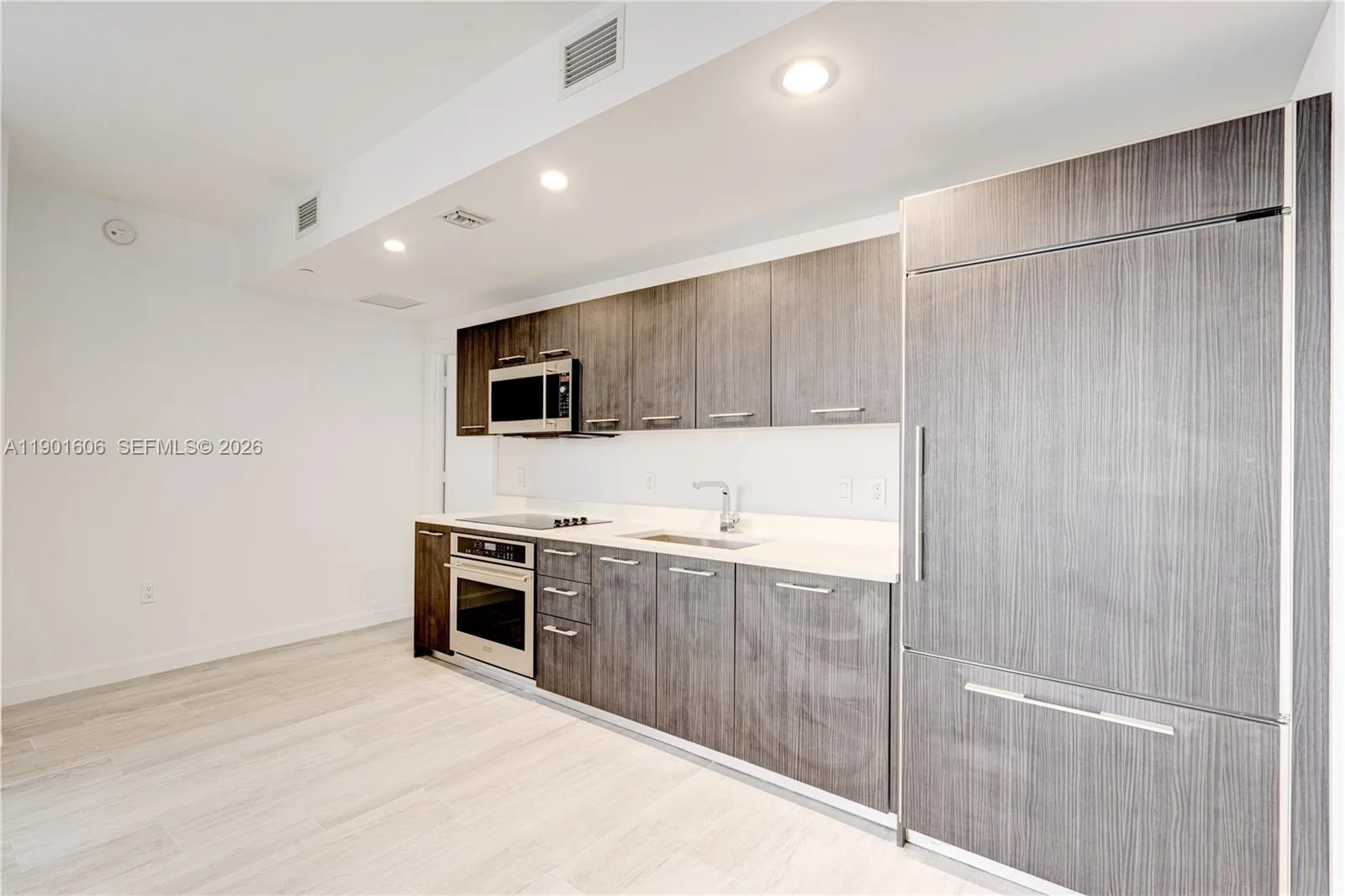 45 SW 9th St # 2408, Miami, FL 33130 photo 4