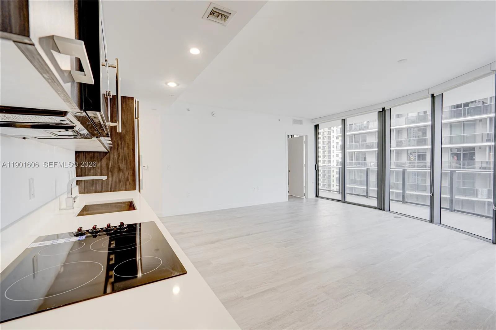45 SW 9th St # 2408, Miami, FL 33130 photo 5