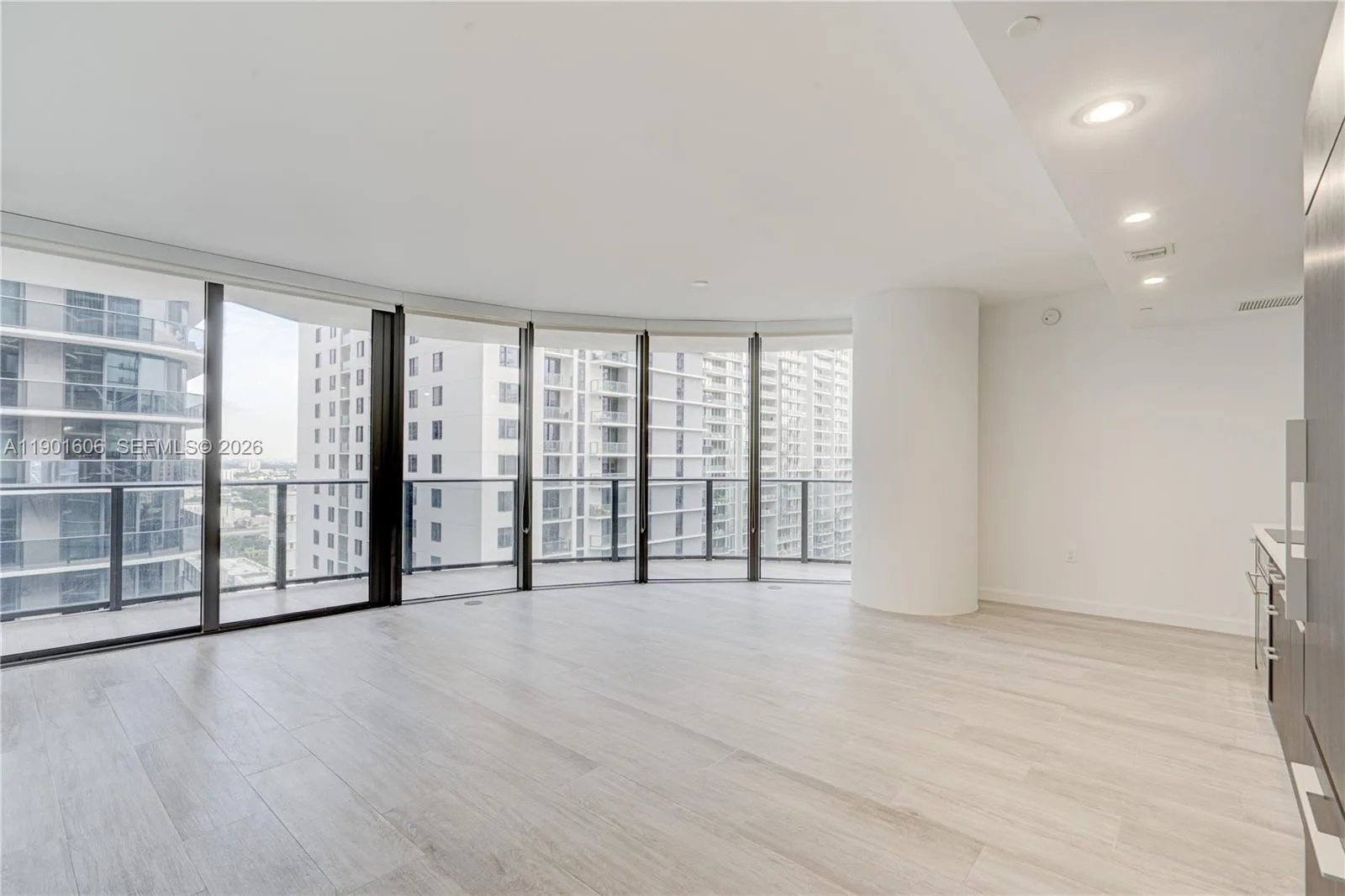 45 SW 9th St # 2408, Miami, FL 33130 photo 6