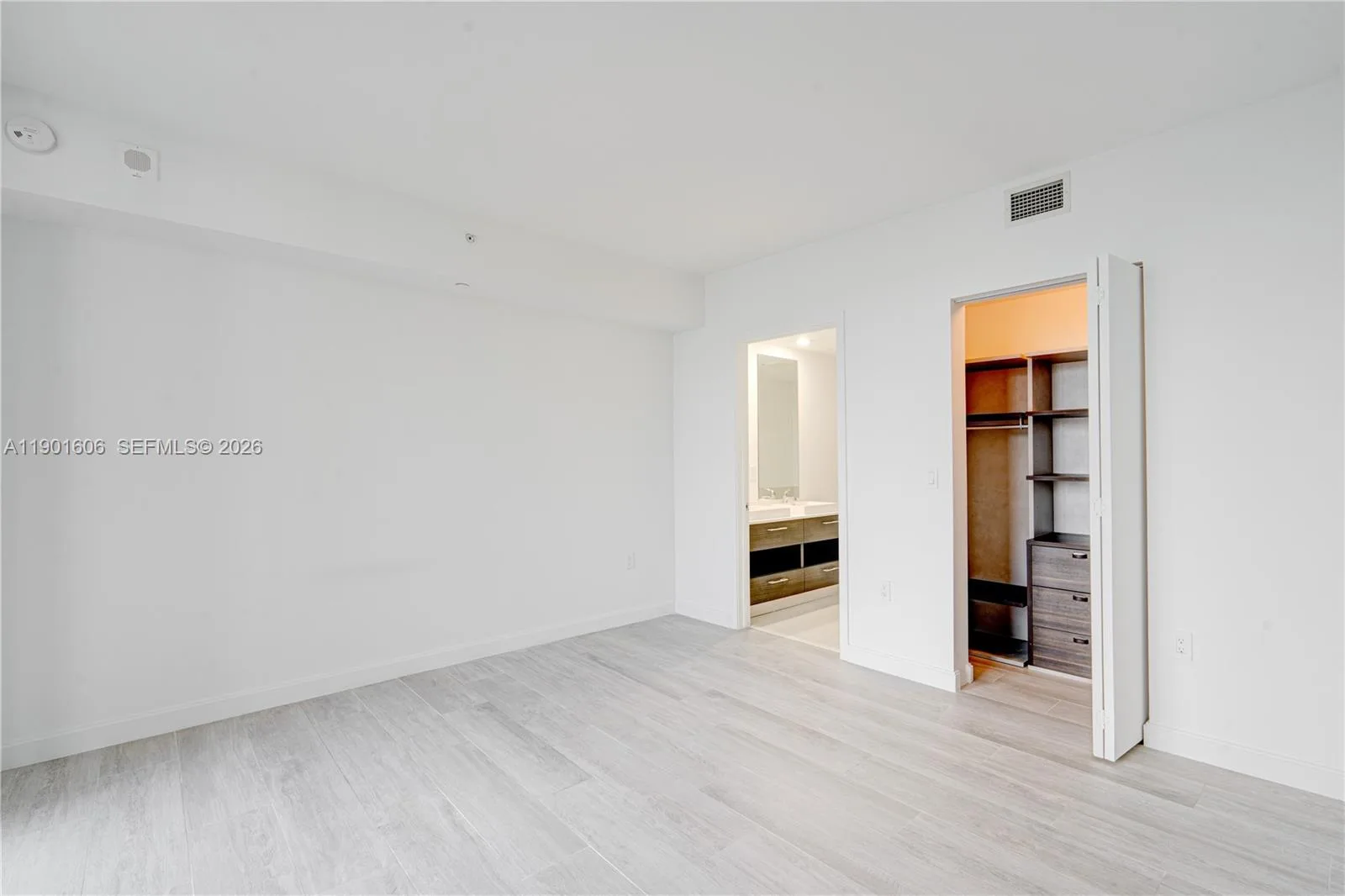 45 SW 9th St # 2408, Miami, FL 33130 photo 8