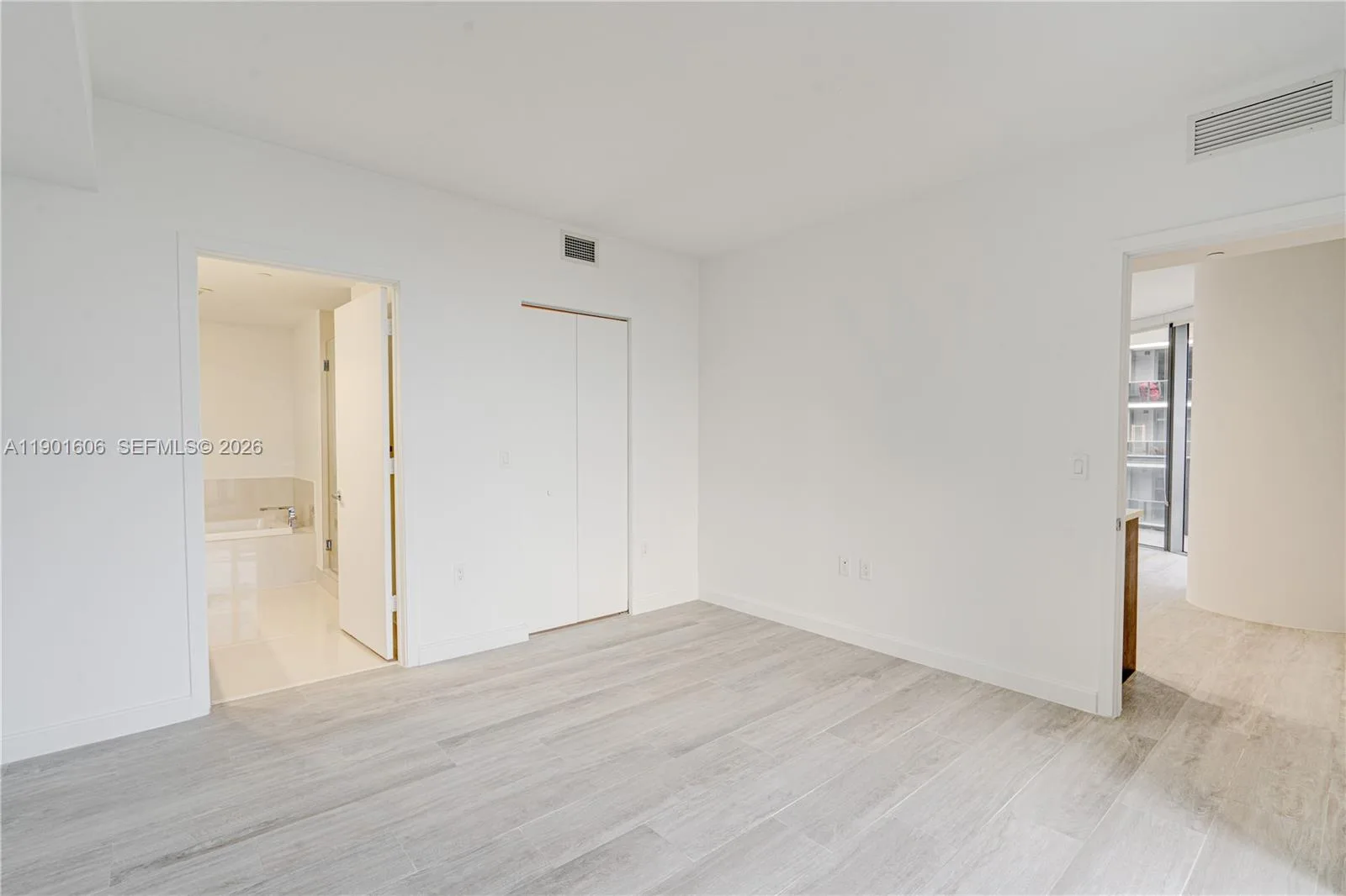 45 SW 9th St # 2408, Miami, FL 33130 photo 9