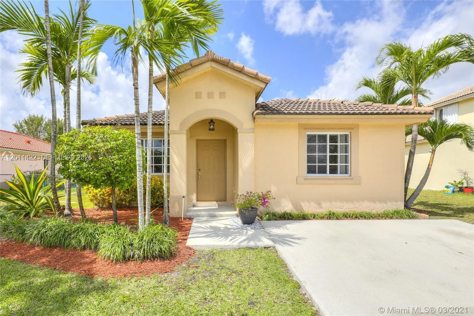 450 SE 30th Dr, Homestead, FL 33033 photo 2