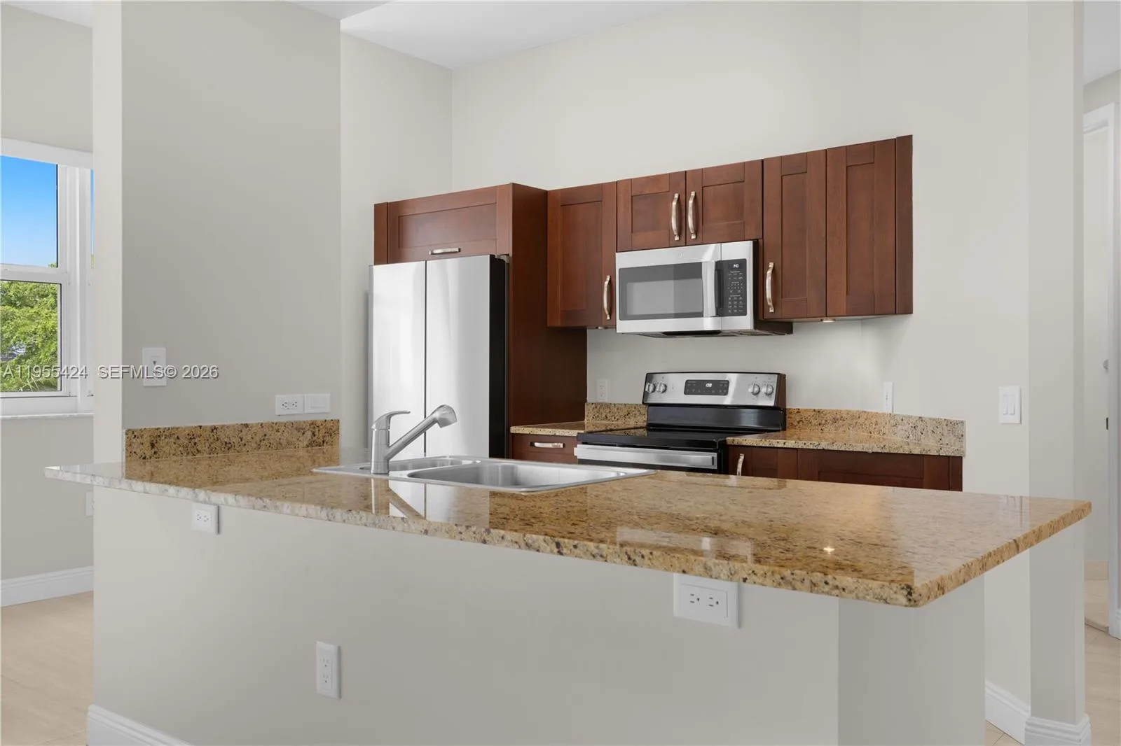 20000 E Country Club Dr # 402, Aventura, FL 33180