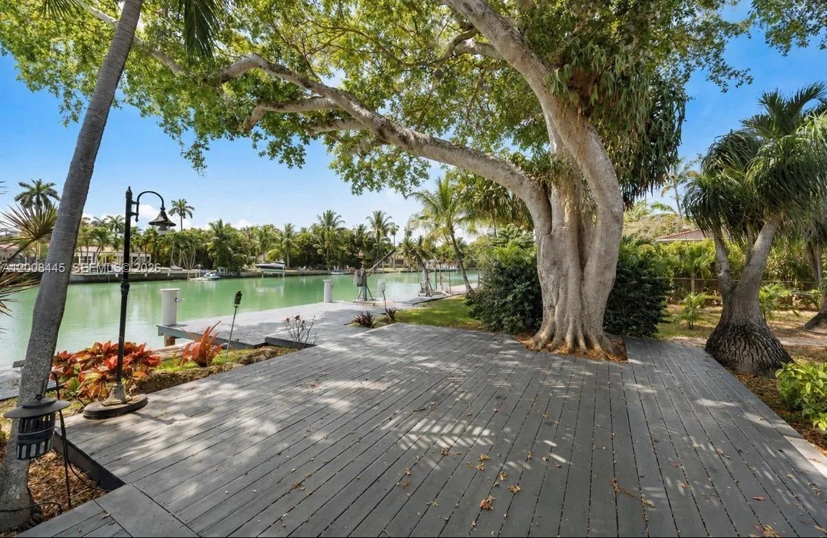 540 S Shore Dr, Miami Beach, FL 33141 photo 4