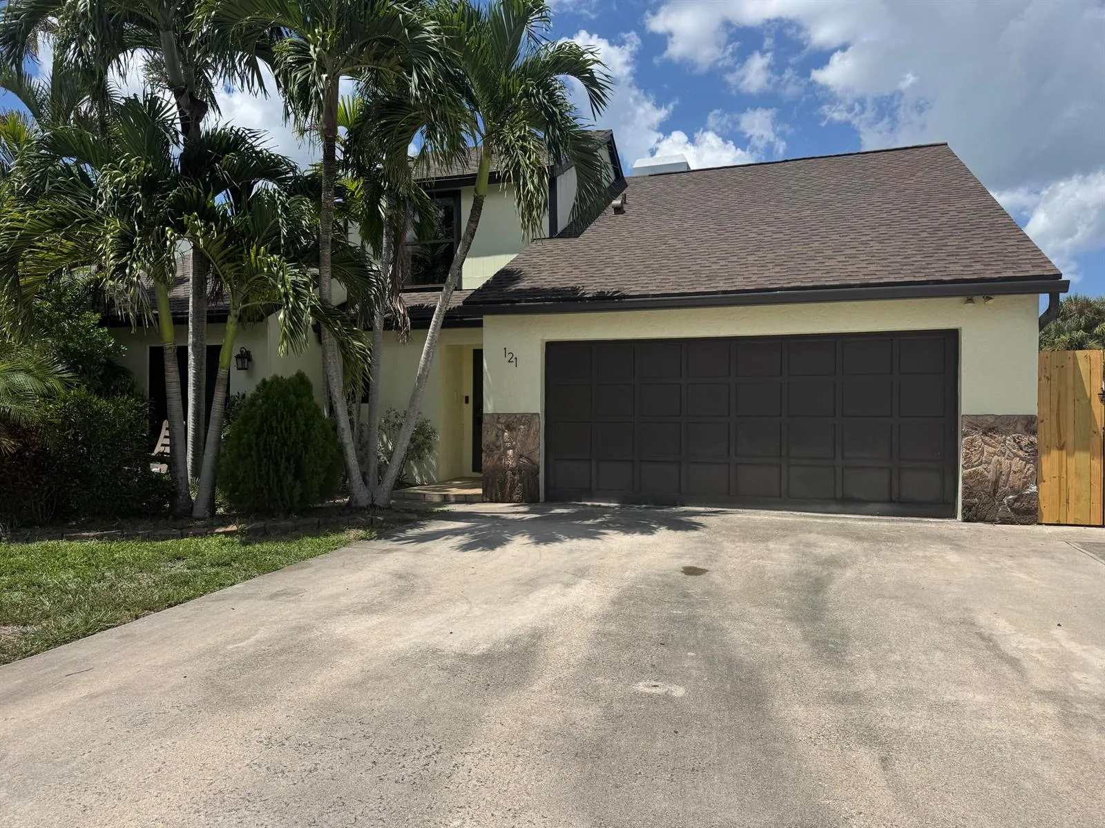 121 BEAUMONT Lane, Palm Beach Gardens, FL 33410