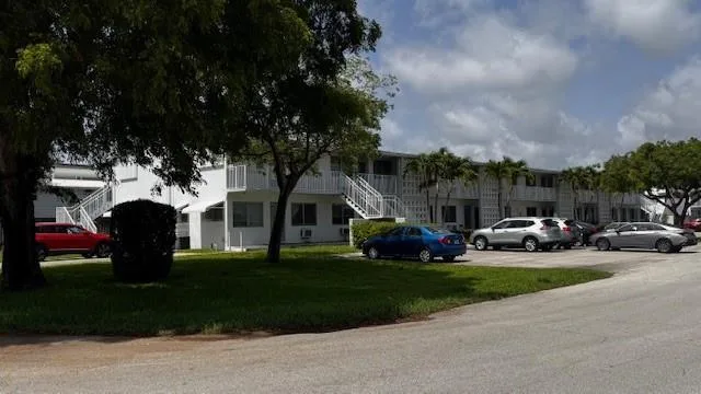 2020 NE 51st Court # 101, Fort Lauderdale, FL 33308 photo 3