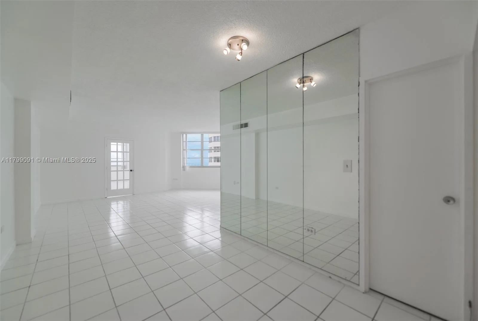 801 Brickell Bay Dr # 1567, Miami, FL 33131 photo 2