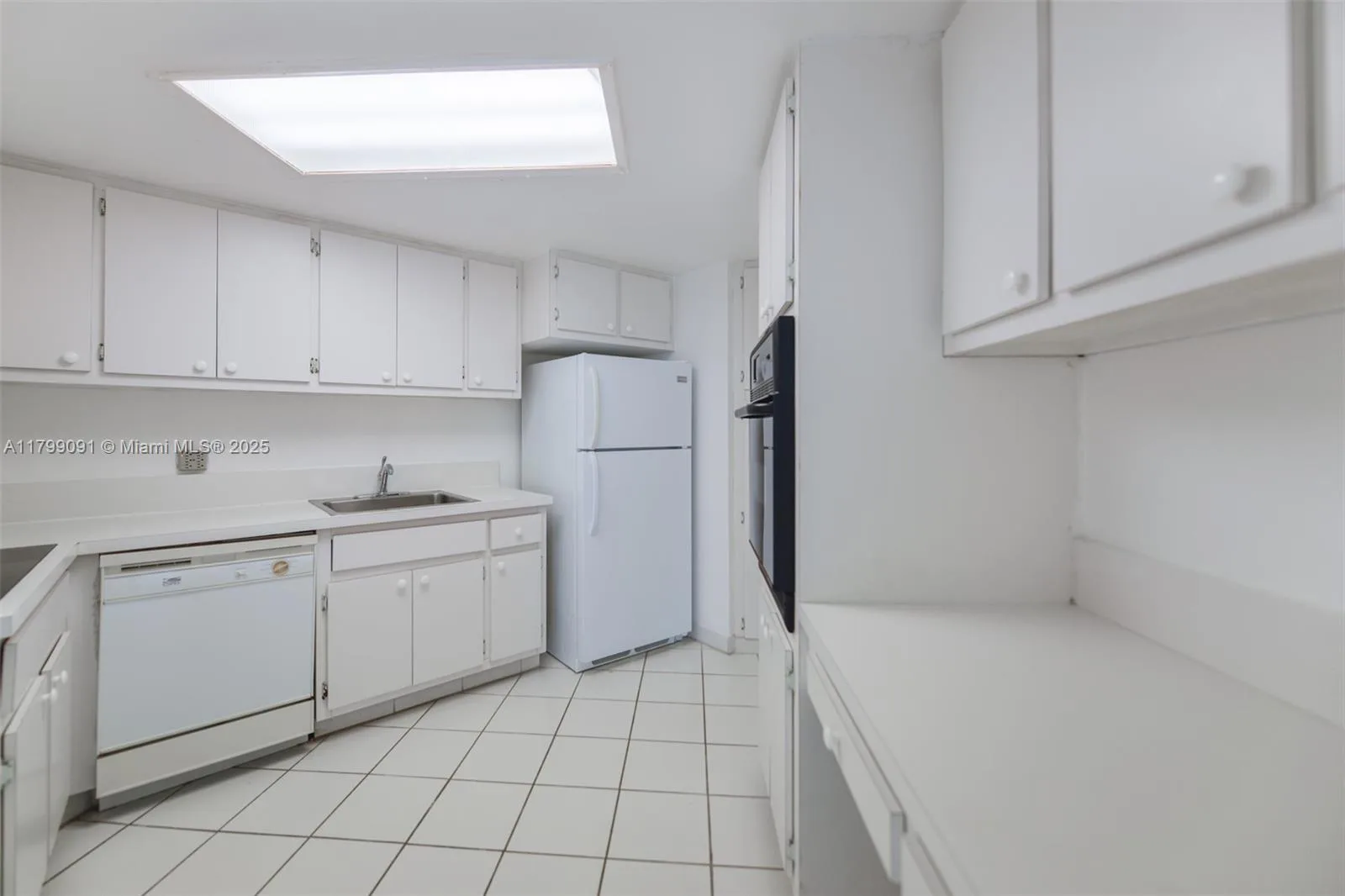 801 Brickell Bay Dr # 1567, Miami, FL 33131 photo 6