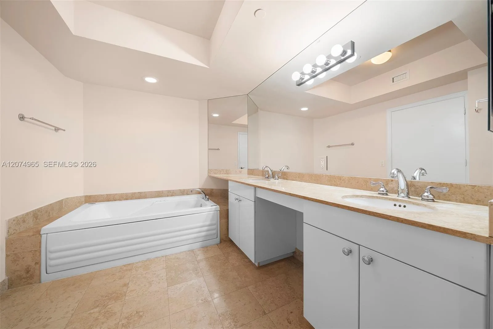 4779 Collins Ave # 1804, Miami Beach, FL 33140 photo 13
