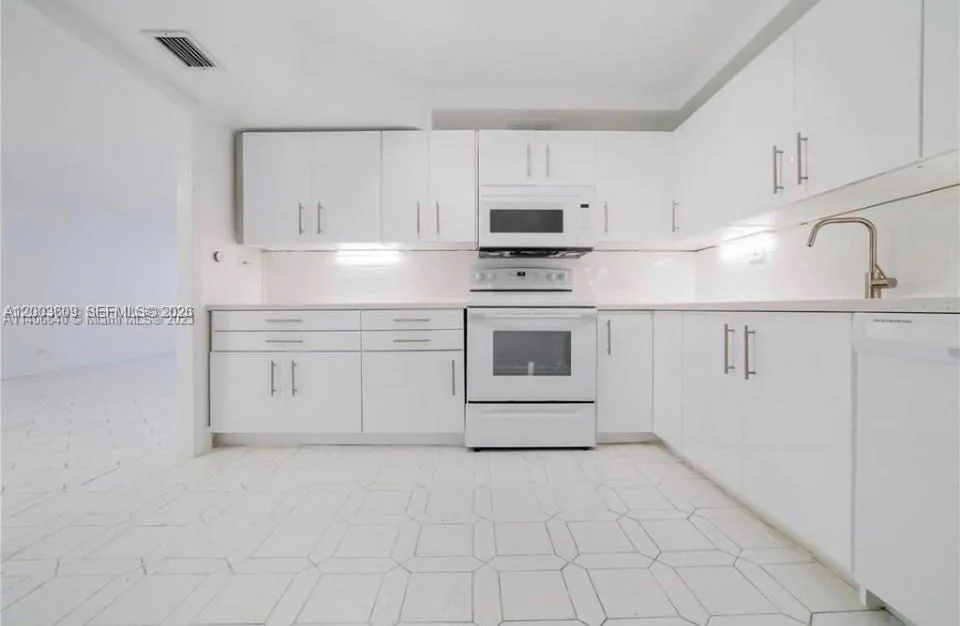 250 174th St # 312, Sunny Isles Beach, FL 33160 photo 6