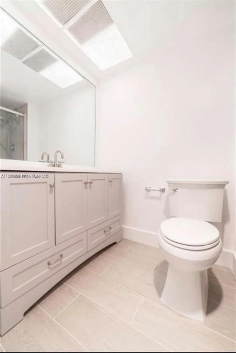 250 174th St # 312, Sunny Isles Beach, FL 33160 photo 7
