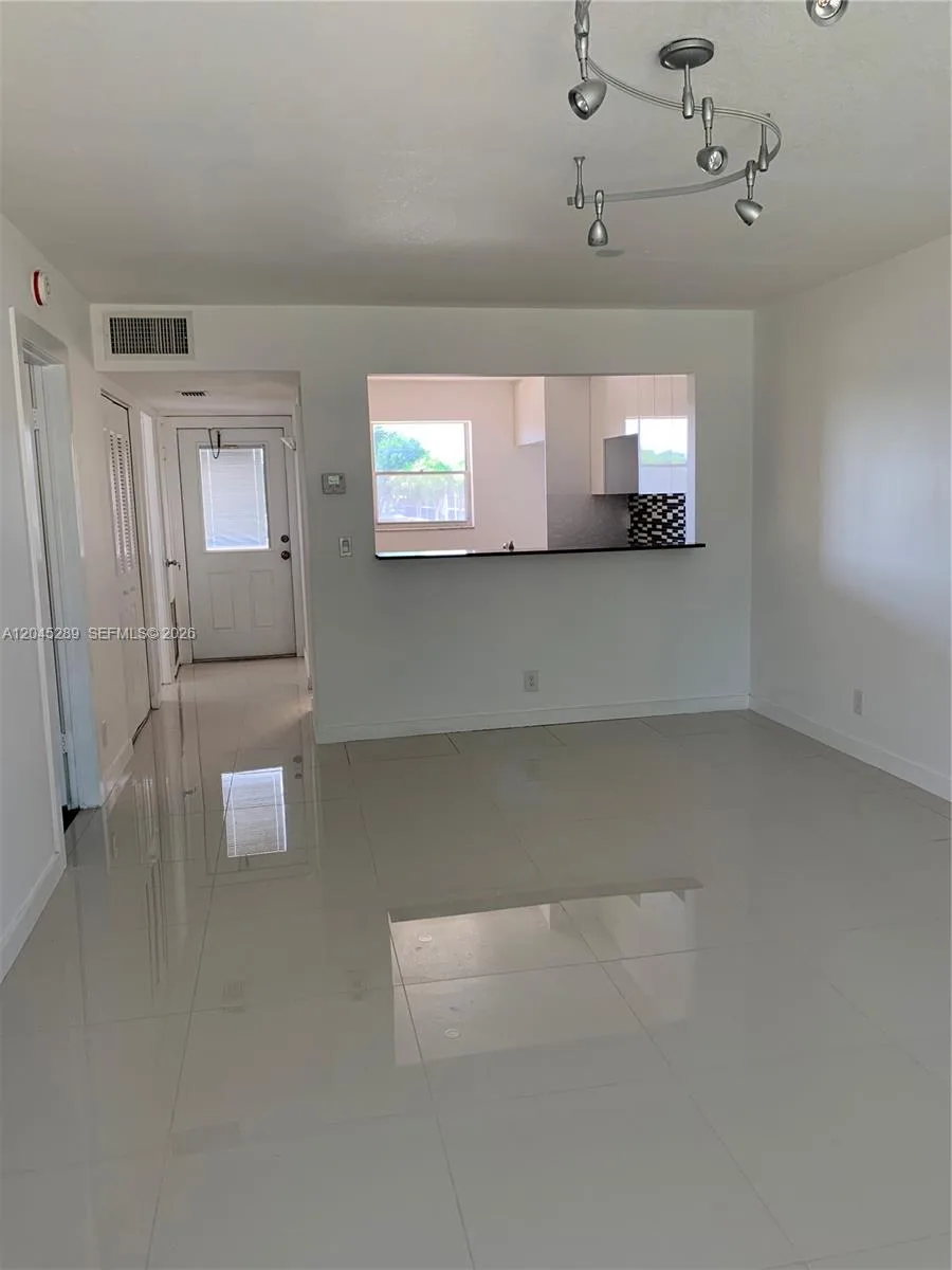 201 Berkley Rd # 204, Hollywood, FL 33024 photo 3