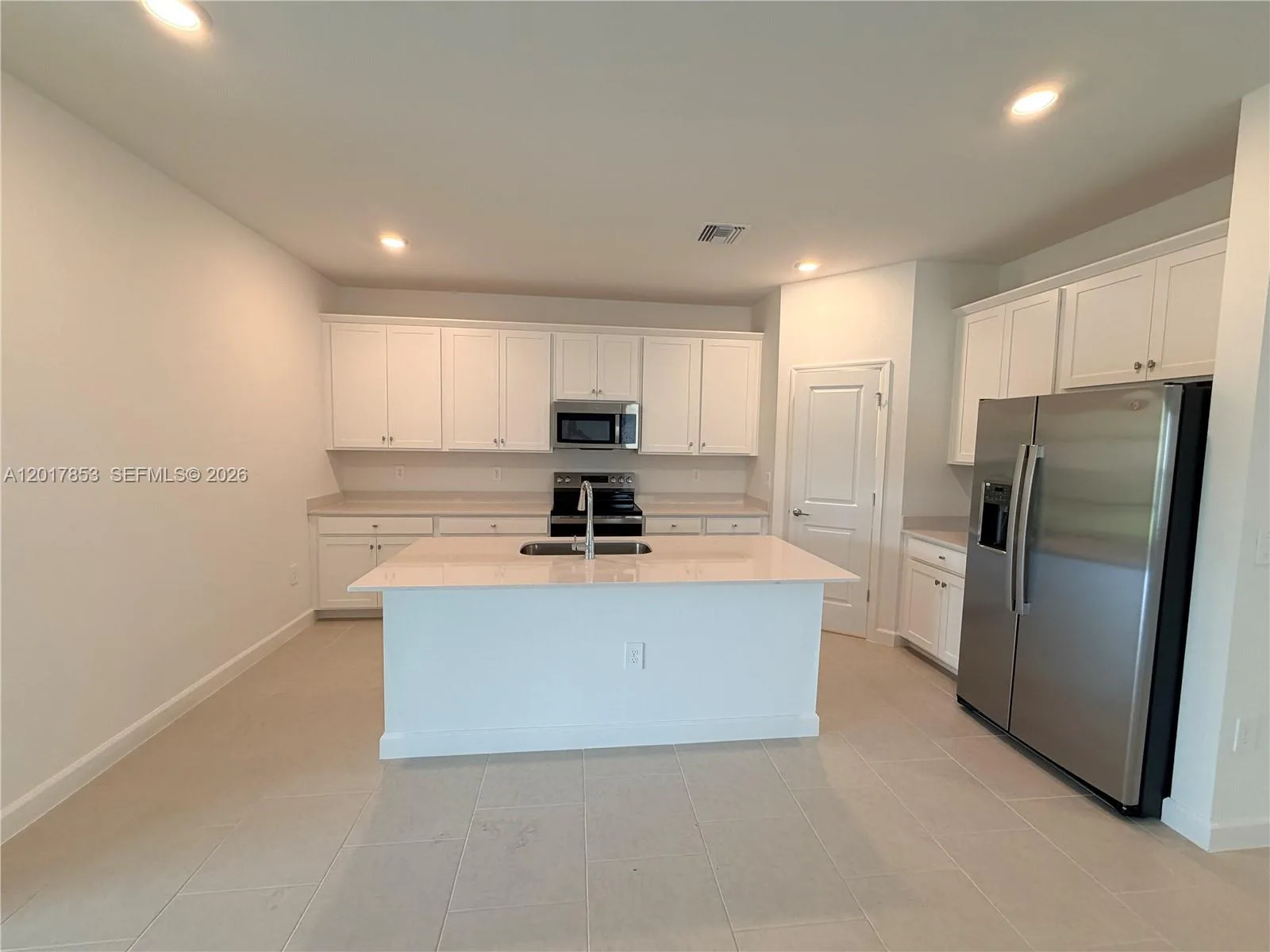 3917 Passion Vine Dr, Fort Myers, FL 33920 photo 2