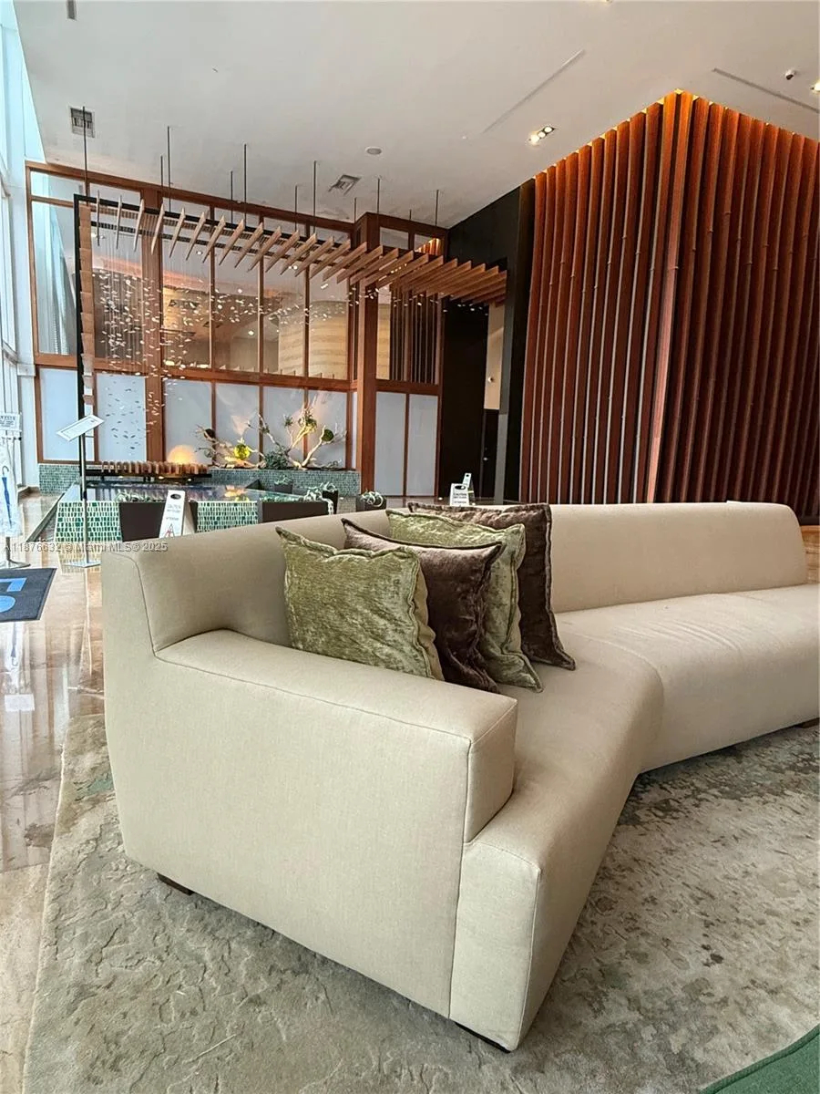50 Biscayne Blvd # 711, Miami, FL 33132
