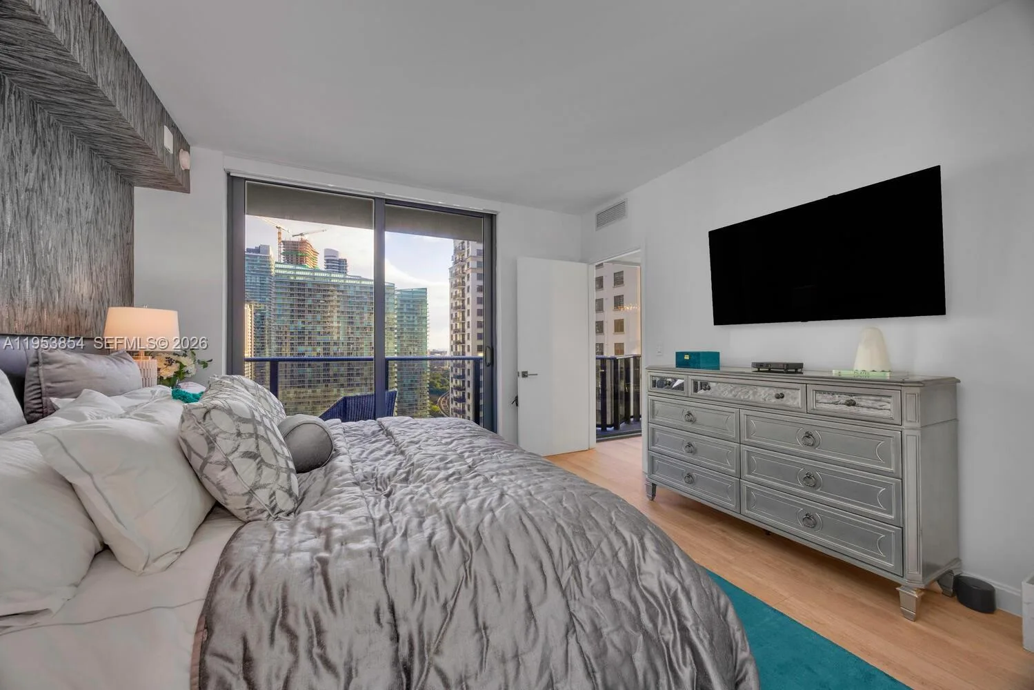 55 SW 9th St # 2406, Miami, FL 33130 photo 9