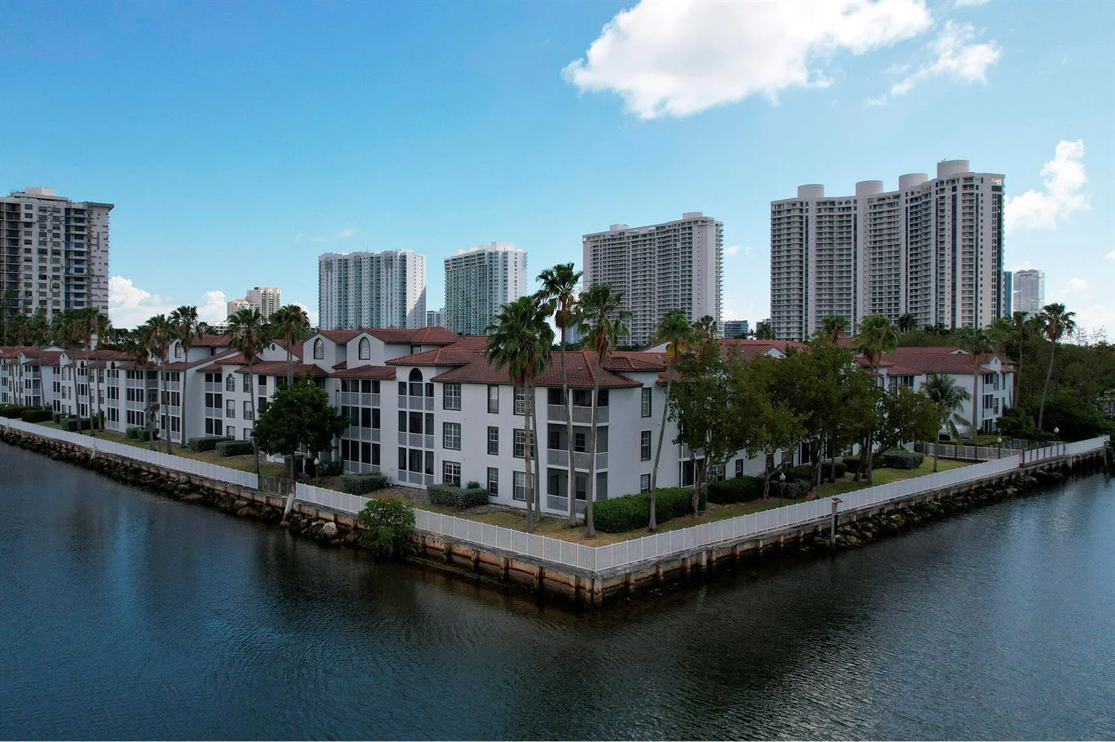 17900 NE 31st Court # 4100, Aventura, FL 33160 photo 2