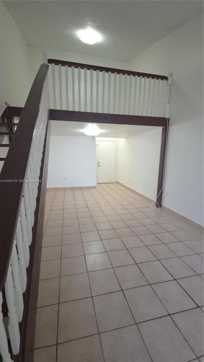 9437 Fontainebleau Blvd # 202, Miami, FL 33172