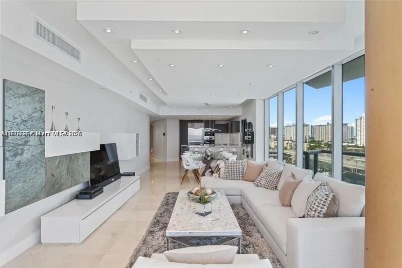 17001 Collins Ave # 908, Sunny Isles Beach, FL 33160 photo 2