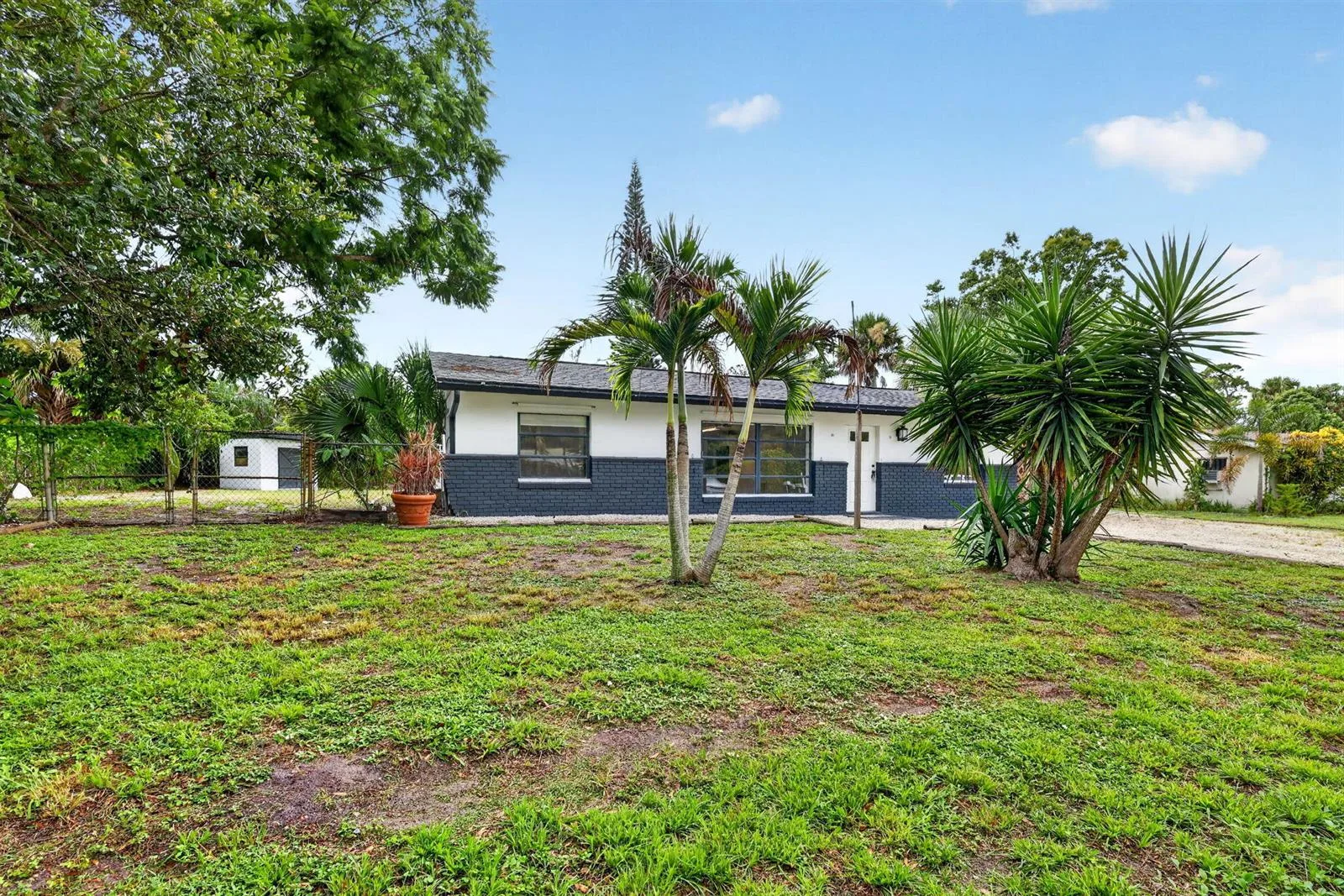 820 SE 13th Street, Stuart, FL 34994 photo 3