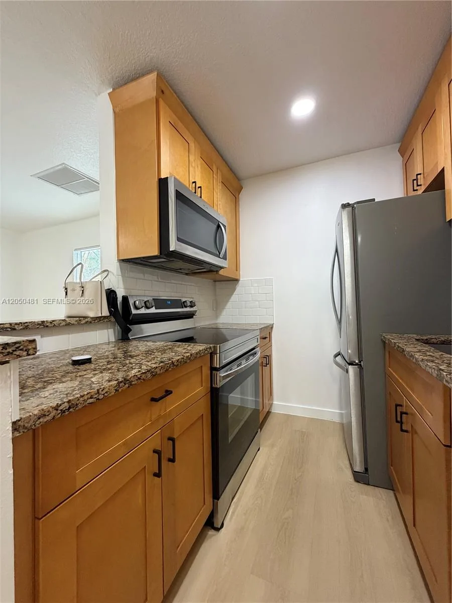 2 Crossings Cir # H, Boynton Beach, FL 33435