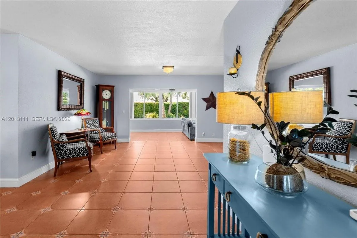 8341 SW 14th St, Miami, FL 33144 photo 4