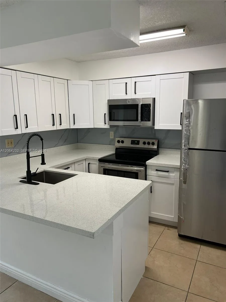 6740 NW 175th Ln # N-20, Hialeah, FL 33015