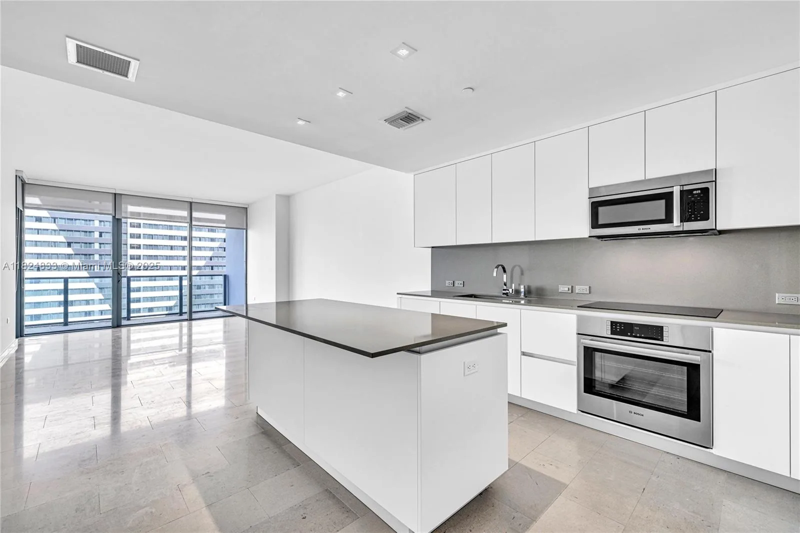 88 SW 7th St # 1006, Miami, FL 33130