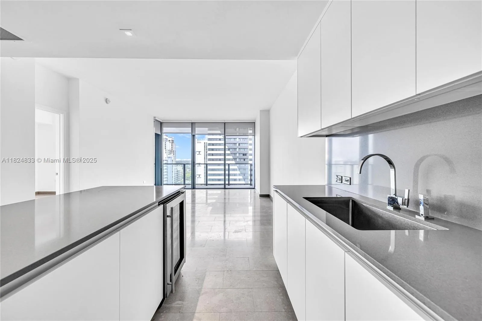 88 SW 7th St # 1006, Miami, FL 33130 photo 3