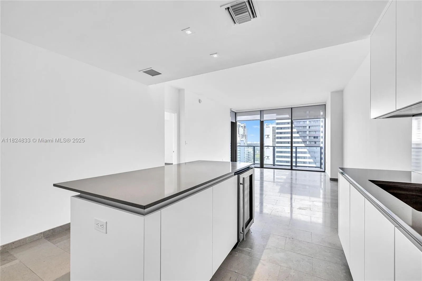 88 SW 7th St # 1006, Miami, FL 33130 photo 4