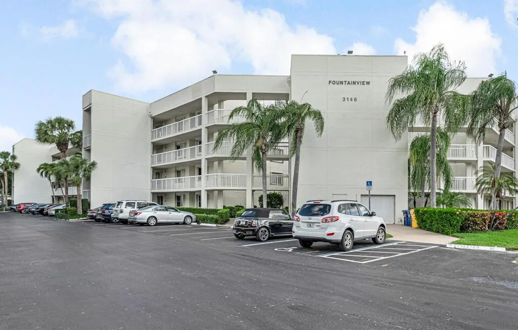 3146 Via Poinciana # 203, Lake Worth, FL 33467