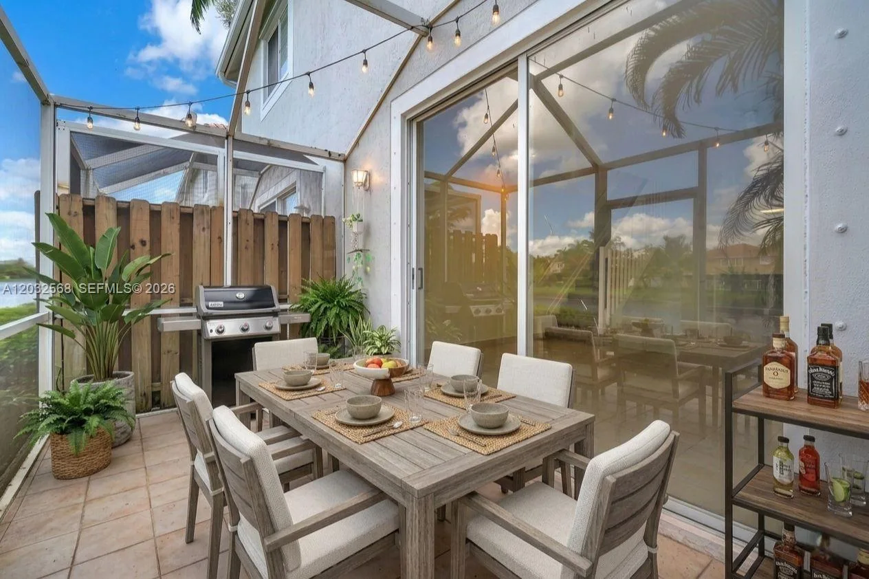 3698 San Simeon Cir, Weston, FL 33331