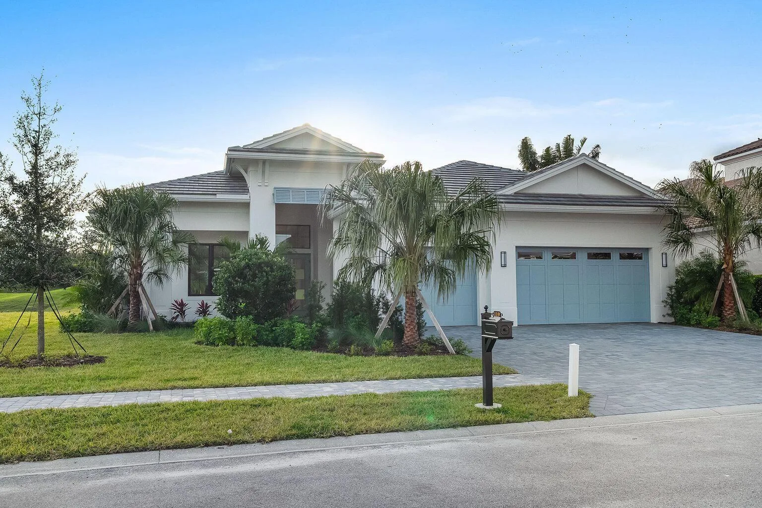 110 SE Via Verona, Port St. Lucie, FL 34984