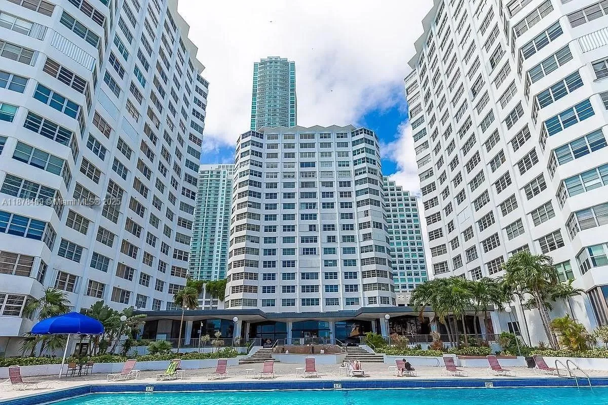 825 Brickell Bay Dr # 2041, Miami, FL 33131