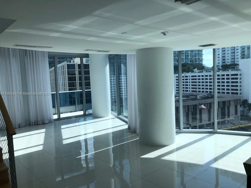 200 Biscayne Boulevard Way # 902, Miami, FL 33131