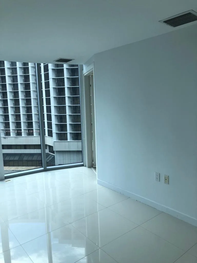 200 Biscayne Boulevard Way # 902, Miami, FL 33131 photo 4