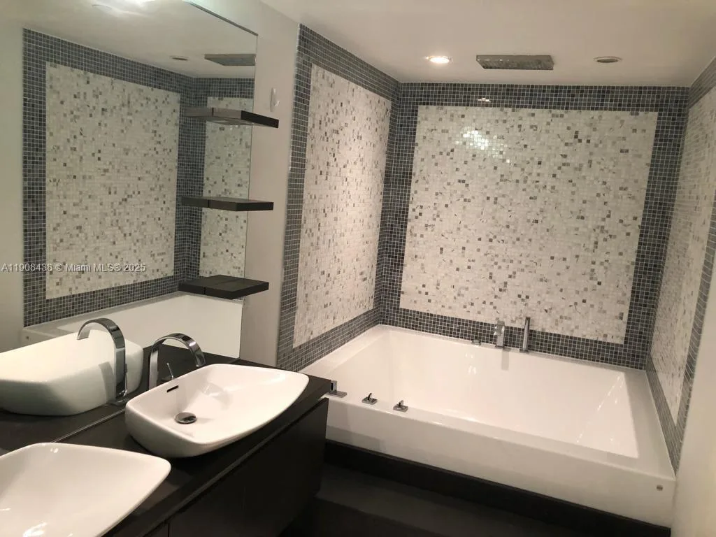 200 Biscayne Boulevard Way # 902, Miami, FL 33131 photo 7