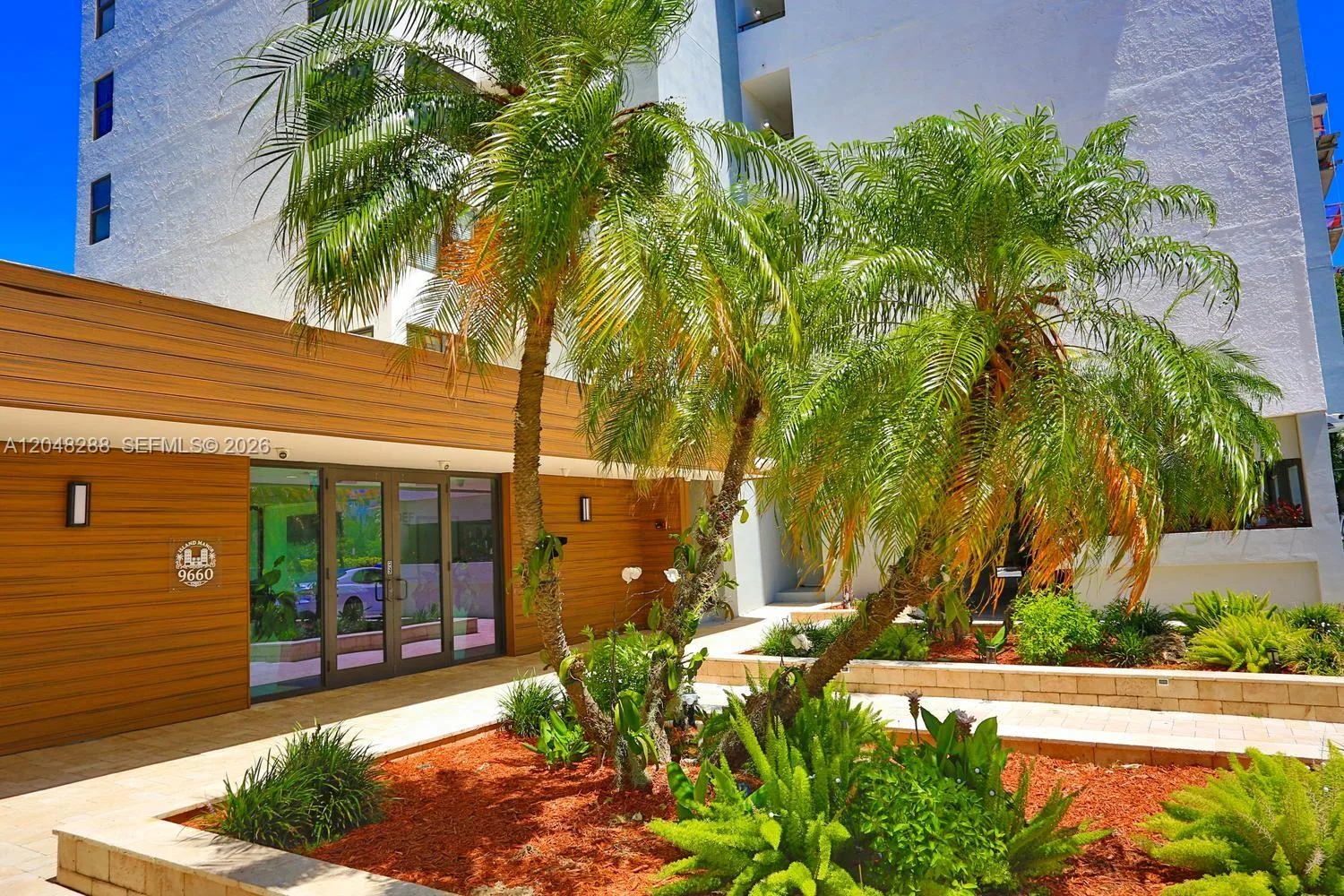 Island Manor photo 2