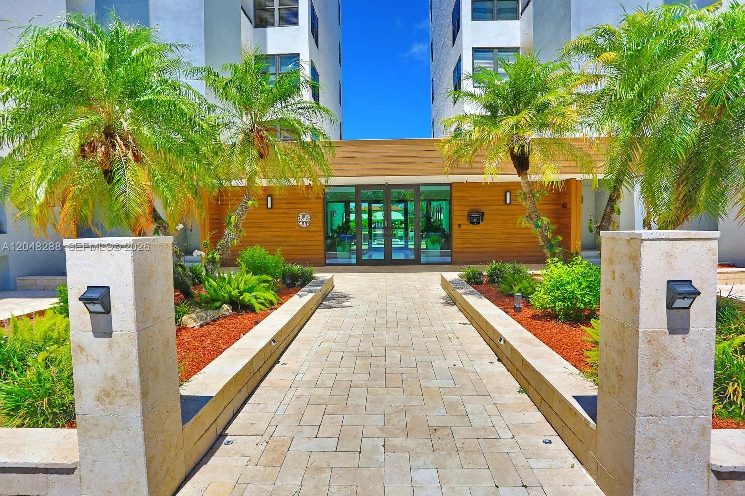Island Manor photo 4