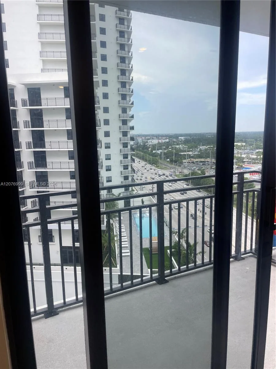 16395 Biscayne Blvd # 1611, North Miami Beach, FL 33160 photo 10